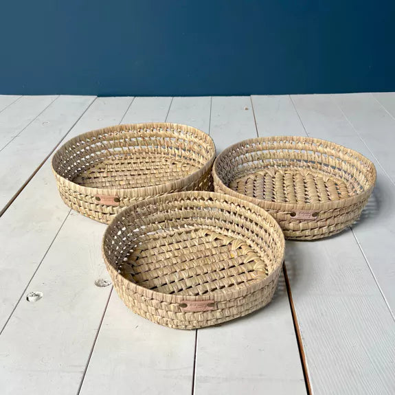 Panier rond plat en feuilles de palmier